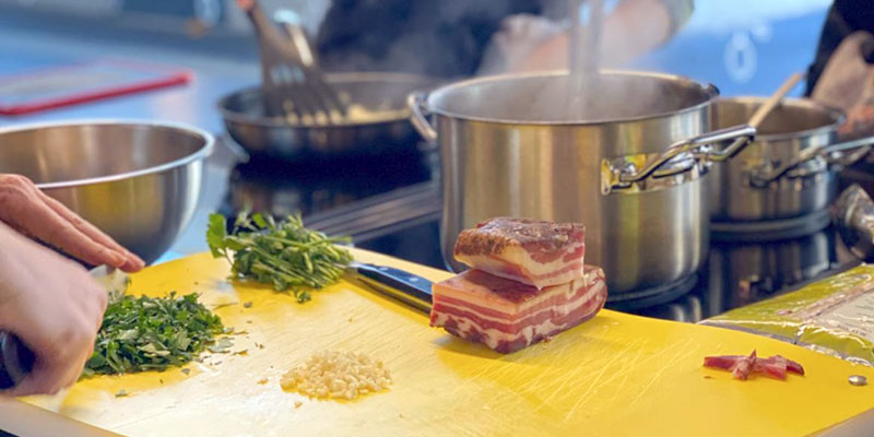 Kochkurs-Teambuilding-quer Kochkurs für Firmen: Teambuilding bei Kochen mit Caroline